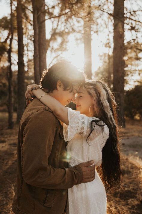 Wedding Invitation Photography Poses, Engagement Photos Playful Fun, Forest Photoshoot Ideas Couple, Engagement Photo Outdoor, Playful Couples Photos, Forest Prenup Ideas, Forest Prenup Shoot, Cute Couple Engagement Photos, Fall Foliage Engagement Pictures