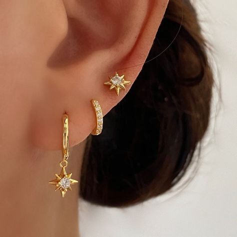 Ear Piercing Simple Ideas, Gold Star Accessories, 3 Ear Piercings Gold, Cute Earring Stacks, Prom Jewelry Gold, Dainty Earring Stack, Prom Earrings Gold, Gold Prom Earrings, Gold Ear Stack