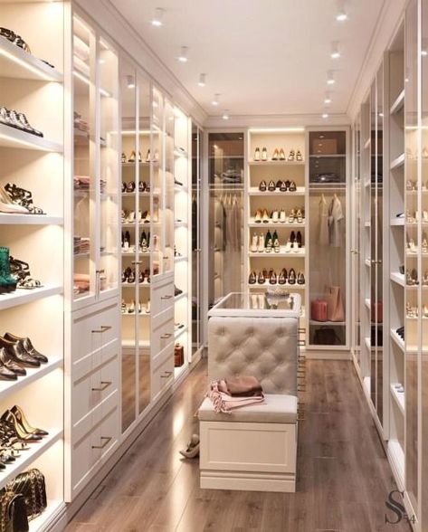 A Walk In Closet, Dream Closet Design, Luxury Closets Design, Interior Design Per La Casa, Dekorasi Kamar Tidur, Indie Room, Design Del Prodotto, Dressing Room Design, Closet Designs