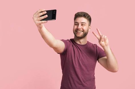 selfie Human Sculpture, Taking A Selfie, Taking Selfies, Long Shot, Best Friend Quotes, Step By Step Guide, Happy Couple, Taking Pictures, Premium Photo