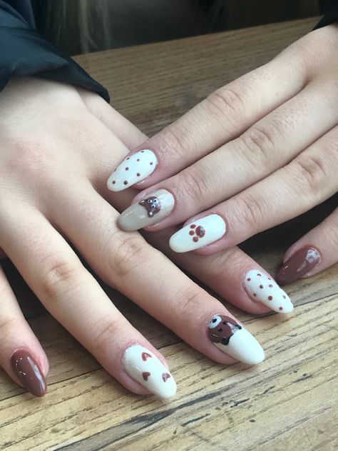 Short Teddy Bear Nails, Brown Bear Nails Design, Valentines Day Nails Teddy Bear, Bear Themed Nails, Teddy Bear Nails Acrylic, Brown Bear Nails, Teddy Bear Nail Designs, Teddy Nail Art, Bear Nails Designs