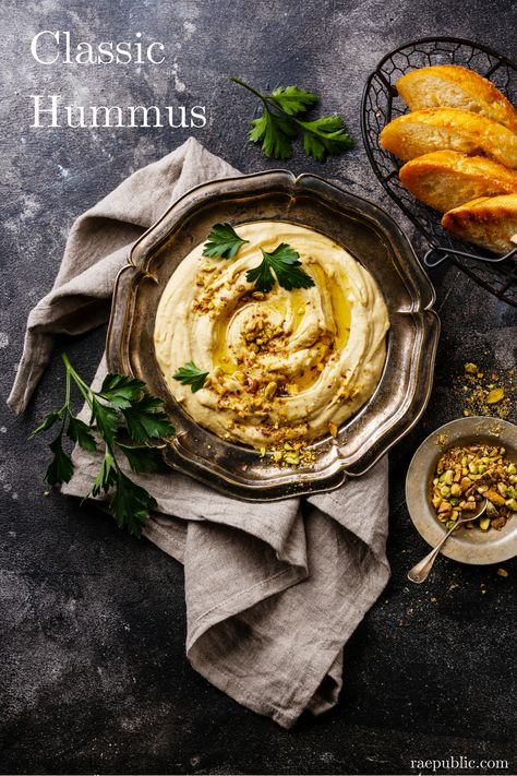 Hummus Photography, Hummus Recipe With Tahini, Greek Mezze, Meze Recipes, Greek Feast, Greek Night, Guacamole Dip Recipes, Greek Meze, Easy Guacamole Recipe