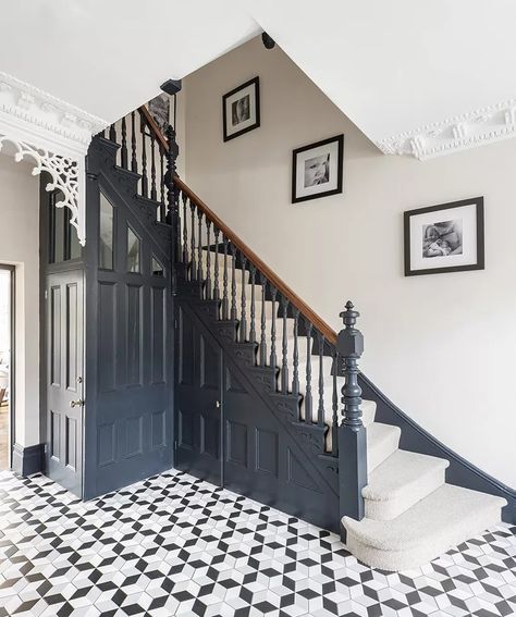 Edwardian Staircase, Edwardian Architecture, Victorian Hallway, Hallway Colours, House Staircase, Hallway Inspiration, Cottage Retreat, Staircase Decor, Edwardian House