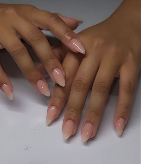 Simple Nails Natural Nail, Short Simple Oval Nails, Natural Round Nail Ideas, Cute And Simple Nail Ideas, Nails For Black Skin Tone, Short Gel Nails Fall 2024, Morena Nails, Ideas Para Uñas, Gel Polish Designs