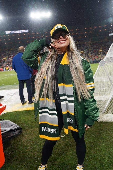 LIV Morgan on X: "Can’t thank the @packers enough for their hospitality and welcoming me into their world 🙏🥹 #GoPackGo 4 life 🫶🧀 Don’t forget to checkout Friday Night Smackdown right here in Green Bay at the @reschcomplex December 15th 😉✨ https://t.co/tbuIuqL5Rk" / X Liv Watches, Lilly Pulitzer Outfits, Best Instagram Photos, Liv Morgan, Best Selfies, Cool Instagram, Wwe Wrestlers, Wwe Divas, 4 Life