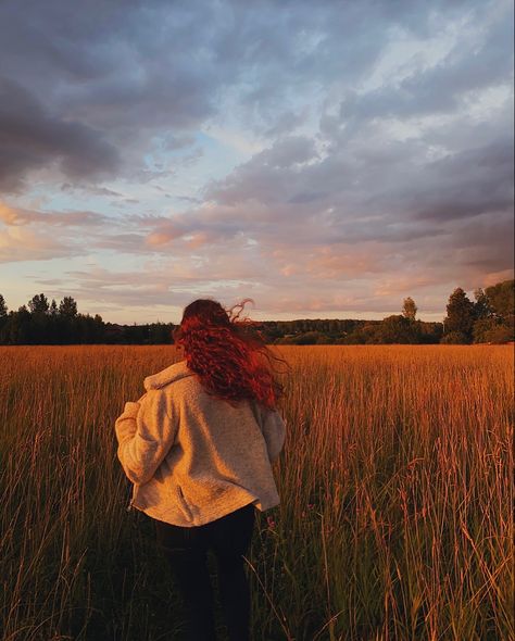 Curly Red Head Aesthetic, Curly Ginger Hair Aesthetic, Red Curly Hair Aesthetic, Curly Red Hair Aesthetic, Red Head Aesthetic, Curly Hair White Girl, Annie Core, Ginger Curls, Head Aesthetic