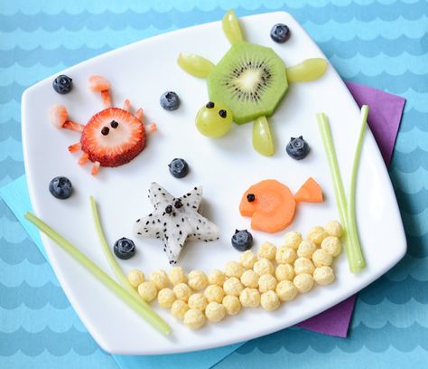 Under the Sea Snack | Community Post: 14 Insanely Cute Food Art Creations To Make This Summer Fruit And Veggies, Food Art For Kids, Creative Snacks, Childrens Meals, Kids Treat, Cute Snacks, Easy Food Art, Cute Food Art, Summer Snacks