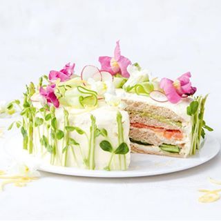 Sandwich Torte, Tea Party Sandwiches, Afternoon Tea Recipes, Party Sandwiches, Finger Sandwiches, Sandwich Cake, Tea Party Food, Tea Sandwiches, Savoury Cake