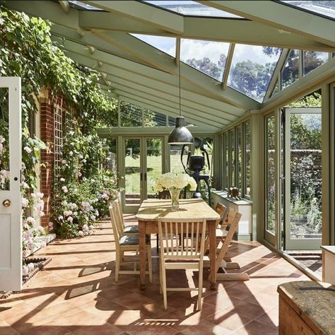 Glass Room In House, This Oak House, Farmhouse Solarium, Vintage Garden Ideas, Sunroom Designs, Home Greenhouse, Conservatory Dining, Backyard Greenhouse, Outdoor Retreat