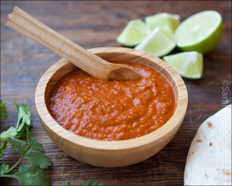 15 DIY Chipotle Recipes Chipotle Hot Sauce Recipe, Chipotle Hot Sauce, Pickled Sausage, Chipotle Copycat Recipes, Chipotle Recipes, Hot Salsa, Hot Sauce Recipes, Salsa Recipe, Wrap Recipes