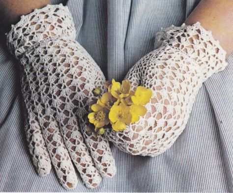 Fancy Gloves, Crochet Gloves Pattern, Gloves Vintage, Crochet Baby Shoes Pattern, Gloves Pattern, Crochet Vintage, Lace Gloves, Crochet Gloves, Crochet Shoes