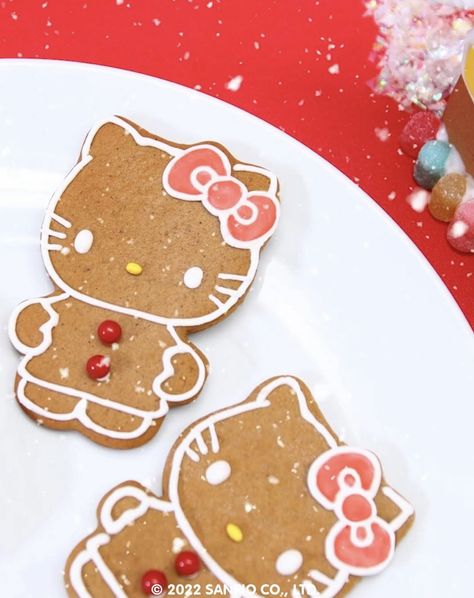 Hello Kitty Christmas Cookies, Gingerbread Hello Kitty, Hello Kitty Gingerbread, Kitty Cookies, Hello Kitty Cookies, Dream Bakery, Decorative Cookies, Kitty Christmas, Presents Ideas