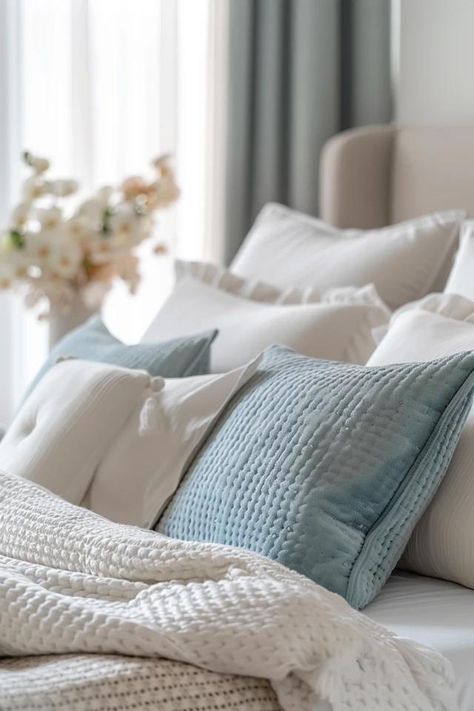 How To Style A Throw On A Bed: Decorative Techniques Throw Pillow Arrangement, Throw Pillows Bedroom, Pillow Arrangement, Bed Throw, Large Blankets, Online Interior Design, Chic Bedroom, Furniture Arrangement, Cozy Space