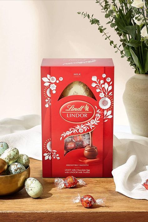 The Lindt Master Chocolatiers combine expertise and the highest-quality ingredients to produce the finest chocolates to delight your taste buds. Give the gift of bliss with Lindt LINDOR smooth melting Milk chocolate truffles and a Milk chocolate egg this Easter. Milk Chocolate Truffles, Easter Egg Gifts, Chocolate Egg, Lindt Lindor, Easter Eggs Chocolate, Fine Chocolate, Chocolate Eggs, Chocolate Truffles, Milk Chocolate