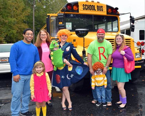 Magic School Bus Halloween Costumes, Magic School Bus Family Costume, Magic School Bus Trunk Or Treat, Baby Peter Pan Costume, Magic School Bus Costume, Magic School Bus Characters, School Bus Costume, Mom And Baby Costumes, Ewok Costume