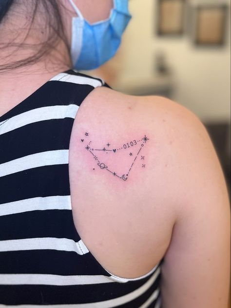 Minimalist Capricorn Tattoo Ideas, Capricorn Minimalist Tattoo, Capricorn Constellation Tattoo, Fire Tattoos, Tattoo Party, Daisy Tattoo Designs, Tattoo Fine Line, Saturn Tattoo, Fine Line Art