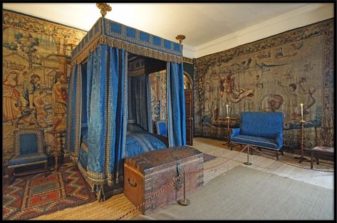 Ravenclaw Dormitory, Ravenclaw Room Ideas, Ravenclaw Bedroom, Ravenclaw Room, Hogwarts Dorm, Medieval Bedroom, Hogwarts Room, Hogwarts Visuals, Ravenclaw Common Room