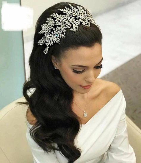 Bridal Hairband, Amazing Wedding Makeup, Crystal Headpiece Wedding, Bridal Crown Tiara, Wedding Makeup Tips, Crown Tiara, Crystal Headpiece, Hair Adornments, Wedding Headband