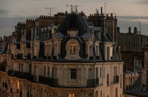 Mafia Aesthetics, Tiny Pics, Paris In Autumn, Paris 1900, Aesthetic Architecture, Building Aesthetic, Paris Dream, Scenery Photography, Parisian Life