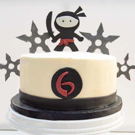 Ninja Birthday Cake | Sprinkle of This Ninja Cupcake Cake, Ninja Cake Ideas Boys, Ninja Images, Ninja Birthday Cake, Motorcycle Birthday Cakes, Ninja Cake, Ninja Theme, Ninja Motorcycle, Vanilla Buttercream Icing