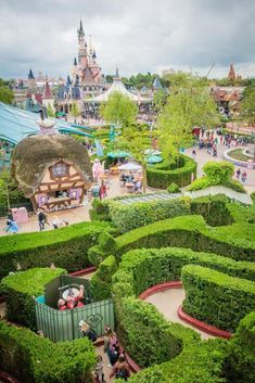 5 Reasons to Visit Disneyland Paris - The Bucket List Narratives Paris Tumblr, Disneyland Paris Castle, Paris Bucket List, Disneyland World, Disney Paris, The Bucket List, Disneyland Pictures, Disneyland (paris), Parc D'attraction