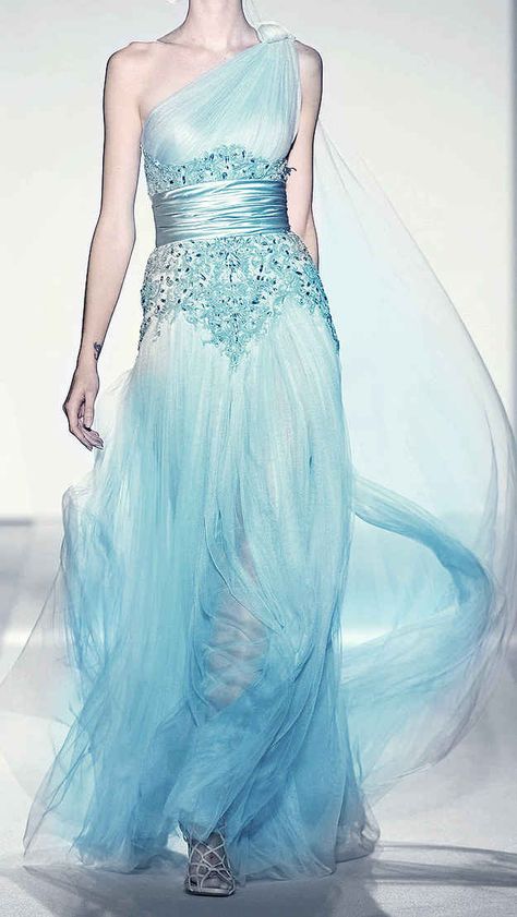 21 Breathtaking Couture Gowns Fit For An Ice Queen this looks more like her dress Dress Couture, فستان سهرة, Beauty Dress, Winter Dress, Zuhair Murad, Couture Gowns, Dress Robes, Gorgeous Gowns, Looks Style