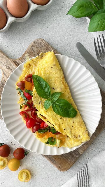 Cheesy Omelette, Emmental Cheese, Breakfast Omelette, Light Breakfast, Breakfast Ingredients, Omelette Recipe, 3 Eggs, Basil Leaves, Chopped Tomatoes