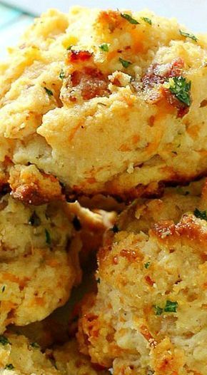 Buttermilk Fried Cauliflower, Bacon Cheddar Biscuits, Drop Biscuits Recipe, Texas Roadhouse Rolls, Chunky Chef, Savoury Biscuits, Fingerfood Party, Biscuit Bread, Cheese Butter