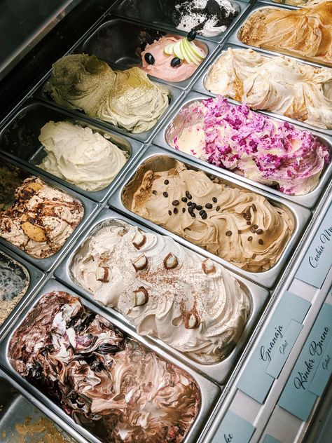 Gelato Shop Aesthetic, Italian Gelato Aesthetic, Gelato Display, Ice Cream Display, Gelato Bar, Ice Cream Parlour, Ice Cream Business, Gelato Recipe, Italian Party