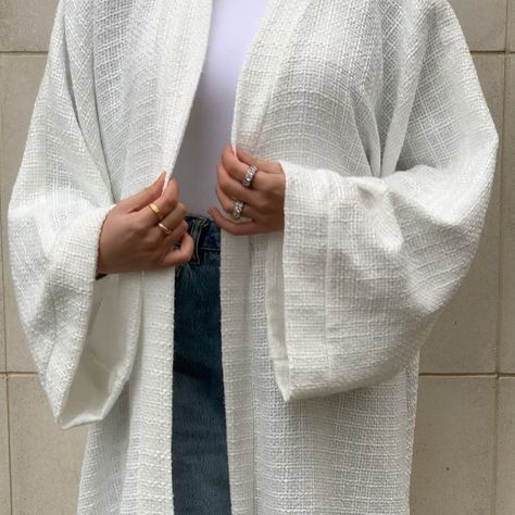 Sew Abaya, White Bohemian Long Abaya, White Abaya Aesthetic, White V-neck Abaya, White Bohemian Style Floor-length Abaya, Elegant White Long Sleeve Abaya, Simple Abaya, Abaya Fashion Dubai, Classy Lifestyle