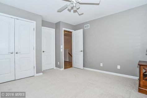 The light grey walls provide the space with more personality and works well with almost any color scheme Upstairs Flooring, Grey Walls And Carpet, Ivory Carpet, Grey Carpet Bedroom, Light Gray Carpet, Aqua Walls, Grey Walls Living Room, Grey Wall Color, Living Room Wall Color