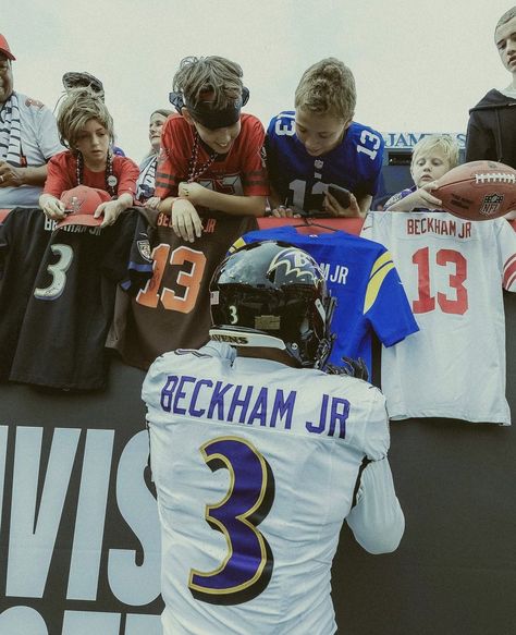 Odell Beckham Jr Wallpapers, Cool Football Pictures, Diet And Workout Plan, Saquon Barkley, Nfl Football Pictures, Nfl Football Art, American Football League, Ravens Football, Nfl Football Players