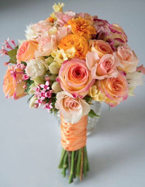 Spring Wedding Bouquets Bride, Sunset Bridal Bouquet, Pink And Peach Wedding Flowers, Wedding Flowers Coral, Sunset Bouquet, Bloom Wedding, Salmon Peach, Bouquet Inspiration, Boda Mexicana