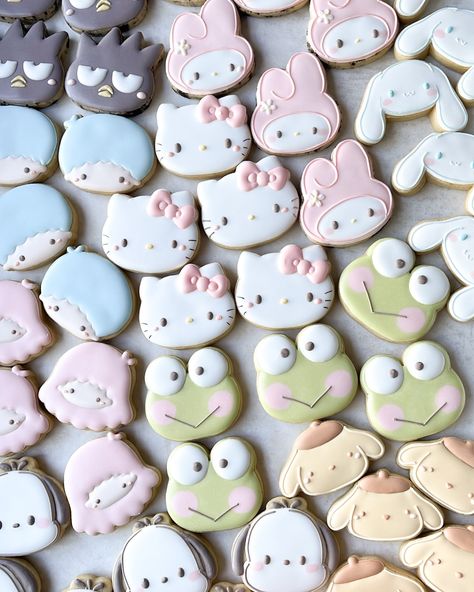 These minis ❤️❤️ #sanriocookies #hellokittyfan #hellokittycookies #hellokittylovers #hellokittyforever Sanrio Cookies Decorated, Hello Kitty And Friends Cookies, Hello Kitty Birthday Cookies, Sanrio Sugar Cookies, Cute Decorated Cookies, Cinnamoroll Cookies, Backpack Cookies, Icing Cookies Ideas, Sanrio Cookies