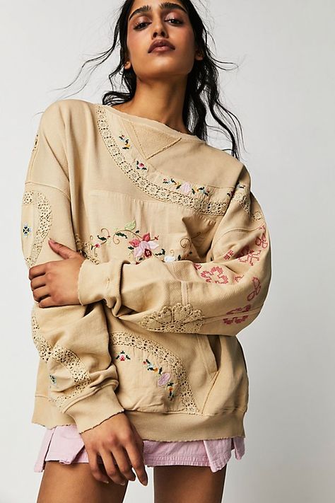 Grams Attic Sweatshirt White Lace Top, So Cool, Western Outfits, Hoodie Top, Pullover Sweatshirts, Lace Tops, Western Wear, Boho Outfits, Floral Embroidery