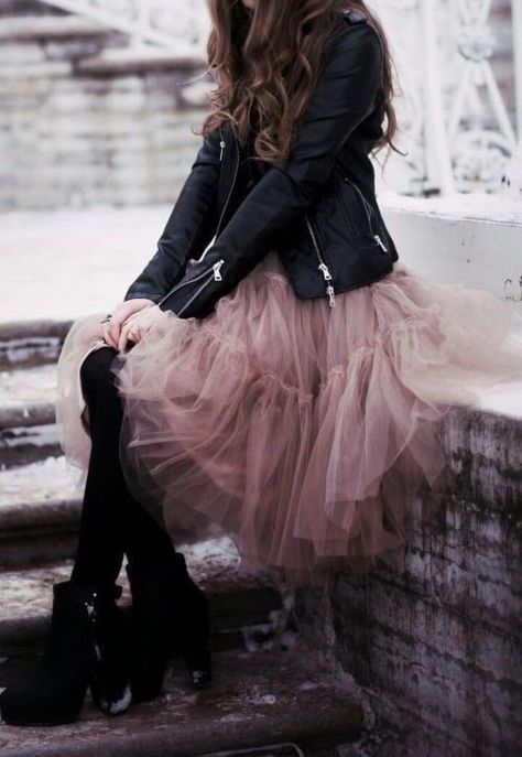 Hooky Aesthetic, Tulle Skirts Outfit, Nymphadora Tonks, Gonna In Tulle, Rock Princess, Looks Jeans, Tulle Midi Skirt, Rose Tyler, Killing Eve