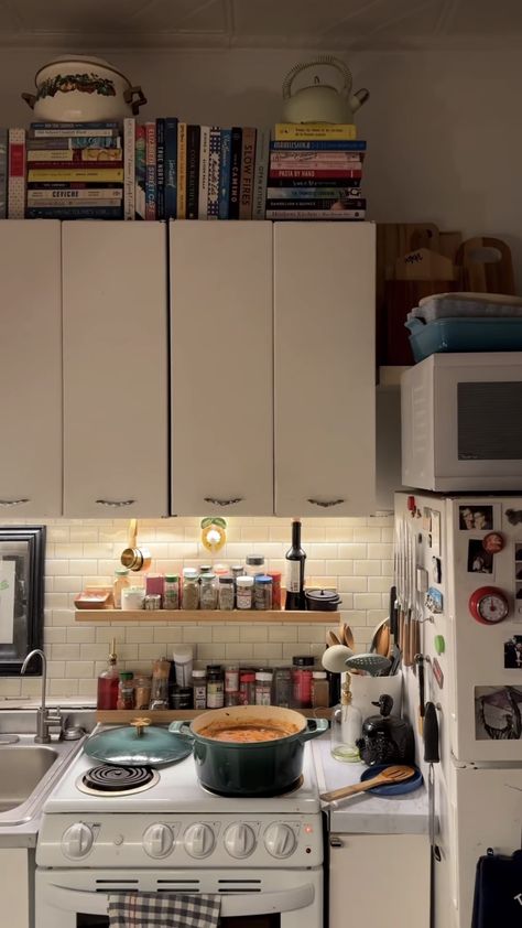 Brooklyn Kitchen Small Spaces, Nyc Apartment Space Savers, Small New York Kitchen, New York Small Apartment Aesthetic, Small Nyc Apartment Aesthetic Bedroom, Rom Com Apartment Aesthetic, Small Apartment Living Kitchen, Old Apartment Kitchen, New York Small Apartment