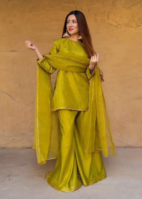 Sharara Shirt Designs, Green Colour Suit Design, Mehndi Colour Suit Design, Olive Colour Dress, Shaddi Dress, Raw Silk Dress Designs, Kinari Design, Fancy One Piece, Green Colour Dress