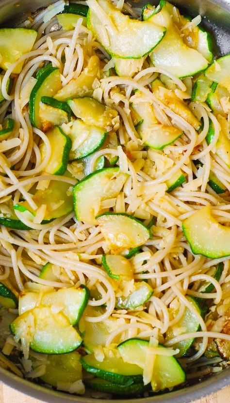 Parmesan Zucchini Garlic Pasta – light, delicious, Summer recipe. I used regular spaghetti pasta, cooked sliced zucchini in olive oil and garlic and then combined cooked pasta with garlic zucchini and lots of shredded Parmesan cheese! #zucchini #pasta #zucchinipasta #zucchinirecipe #pastarecipe Shrimp Zucchini Pasta, Avocado Salad Vegan, Garlic Pasta Recipe, Cheese Zucchini, Garlic Zucchini, Zucchini Pasta Recipes, Sliced Zucchini, Pastas Recipes, Pasta Spaghetti