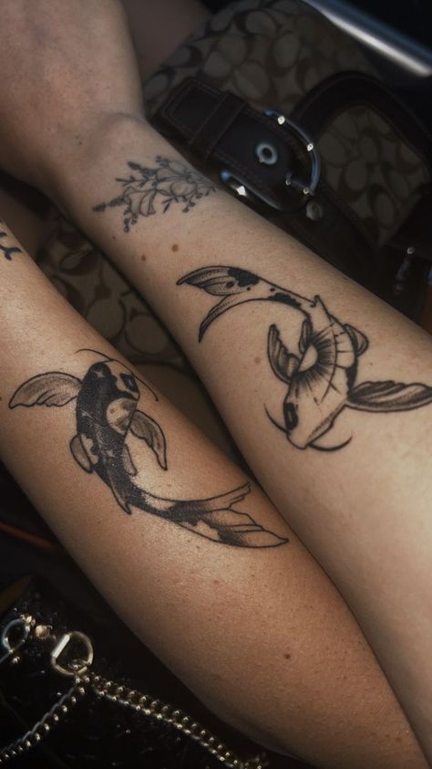 ying and yang koi fish tattoo |   couple tattoos mini Koi Fish Tattoo Couple, Pez Koi Tattoo, Coy Fish Tattoos, Above Elbow Tattoo, Karp Koi, Best Friend Tattoo, Maching Tattoos, Stunning Tattoos, Ying And Yang