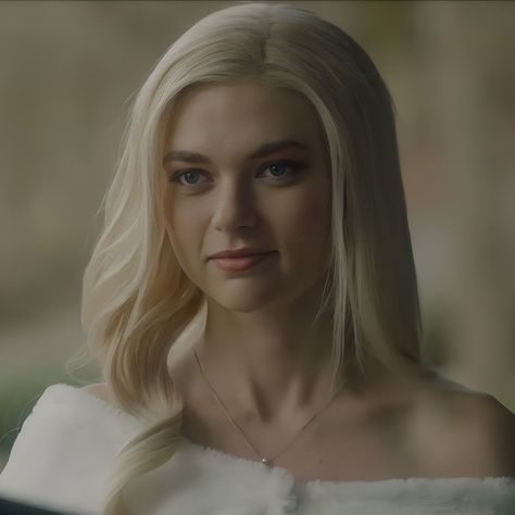 Lizzie Saltzman Heretic, Lizzy Saltzman, Legacies Characters, Lizzie Saltzman Icons, Legacies Lizzie, Mcu Oc, Jenny Boyd, Zombie Boy, Lizzie Saltzman