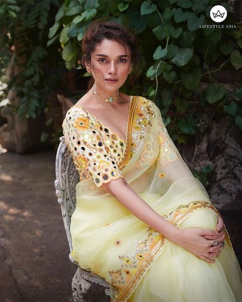 Navrathan Jewellers, Gopi Vaid, Classic Saree, Aditi Rao Hydari, Mirror Work Blouse Design, Saree Blouse Styles, Aditi Rao, Mirror Work Blouse, Modern Saree