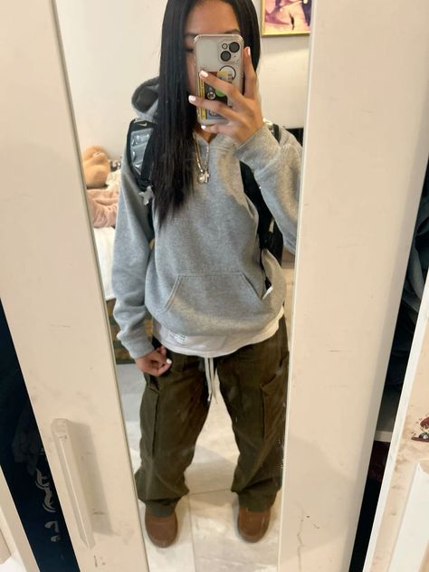 Outfit Ideas With Zip Up Jacket, Grey Shoe Outfits For Women, Street Wear Date Outfit, Outfits That Go With Green Pants, Puffer With Hoodie, Baddie Outfits Inspo For School, Comfy Slides Outfit, Grey Back To School Outfits, Cropped Hoodie And Leggings Outfit