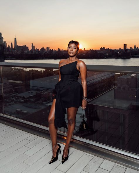 Hellooooo NYC!!! Sitting on top of the world @thewilliamvale Jenee Naylor, Cute Date Outfits, On Top Of The World, Fashion Guide, Black Luxury, Pretty Style, Top Of The World, Date Outfits, Cute Summer Outfits