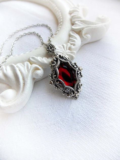 Slytherin Jewelry, Fantasy Victorian, Antic Jewellery, Baroque Necklace, Vampire Jewelry, Red Crystal Necklace, Gothic Medieval, Tiaras Jewellery, Fancy Watches