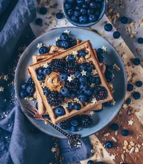 Vegan Waffles, Cake Vegan, Cute Desserts, Few Ingredients, Pretty Food, Easy Vegan, Cute Food, Blueberries, Aesthetic Food