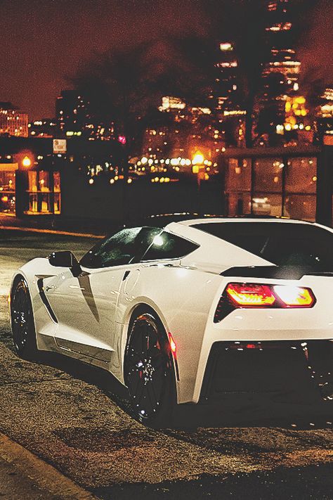 Corvette Stingray. Normally not a big fan of Corvette, but this looks badass! New Sports Cars, Corvette C7, Girl Toys, Corvette Stingray, Chevy Corvette, Us Cars, Ex Machina, Vroom Vroom