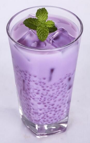 Taro Milk Tea, Taro Bubble Tea, Taro Boba, Bubble Tea Flavors, Purple Drinks, Purple Food, Vegan Drinks, Tea Powder, Flavored Tea