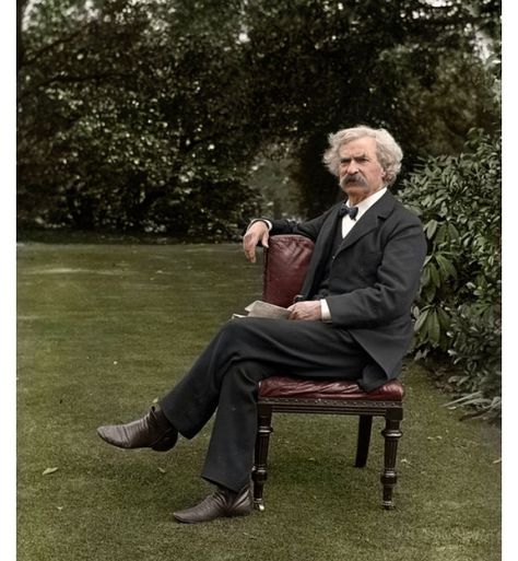 Mark twain in color, circa 1900. Colorized History, Colorized Historical Photos, Colorized Photos, Historical People, Louis Armstrong, Writers And Poets, Nikola Tesla, History Photos, Charlie Chaplin