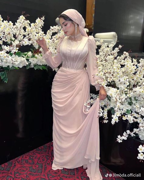 Prom Dresses Hijab, Muslim Prom Dress, Prom Dresses Long Sleeves, Hijab Gown, Japanese Lolita Fashion, Hijab Dress Party, Hijab Evening Dress, Dresses Long Sleeves, Soiree Dresses